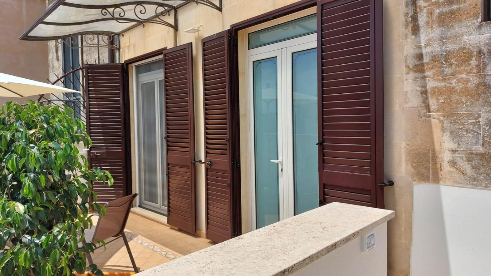 Casa Vacanze Fronte Castello Martano Exterior photo