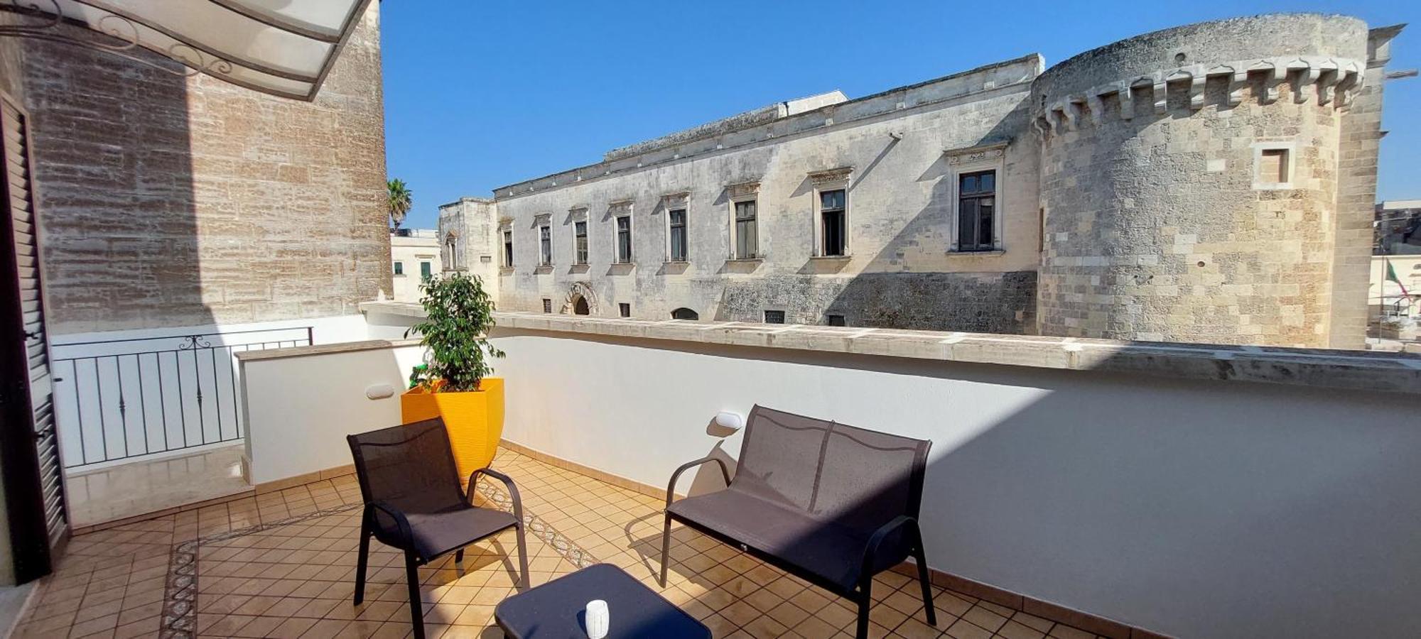 Casa Vacanze Fronte Castello Martano Exterior photo