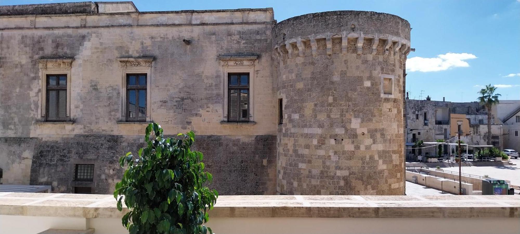 Casa Vacanze Fronte Castello Martano Exterior photo